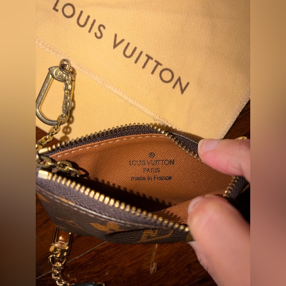 Louis Vuitton Key Pouch in signature Monogram coatedcanvas,aka the Pochette Clés - Picture 5 of 8